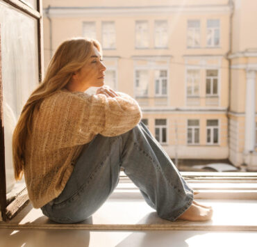 Când căutăm teorii care să ne valideze alegerile: conflict interior, libertate emoțională și nevoia de justificare