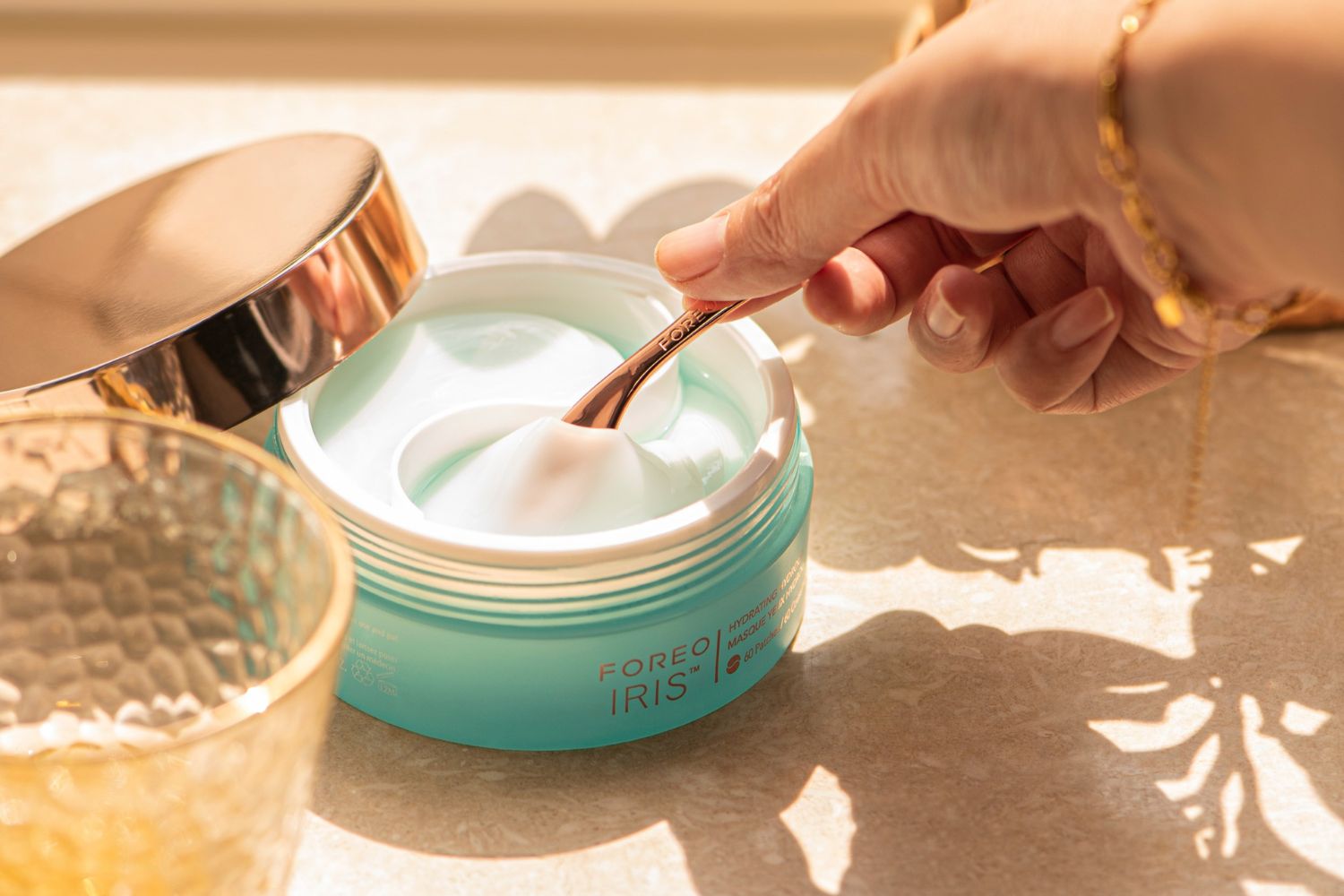 Conturul ochilor: de ce îmbătrânește mai repede și cum îl protejezi corect