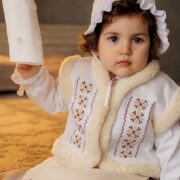 De ce românii din diaspora aleg portul popular la evenimentele importante din viață?