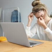 Epuizarea de final de an: Când oboseala e mai mult decât un simplu somn neterminat