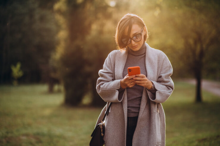 Exilul în pixeli: de ce diaspora blue-collar alege TikTok în locul integrării reale