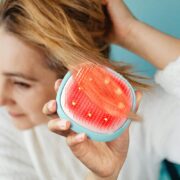 FLIP™ play advanced LED light hairbrush: prima perie de păr din lume cu tehnologie LED