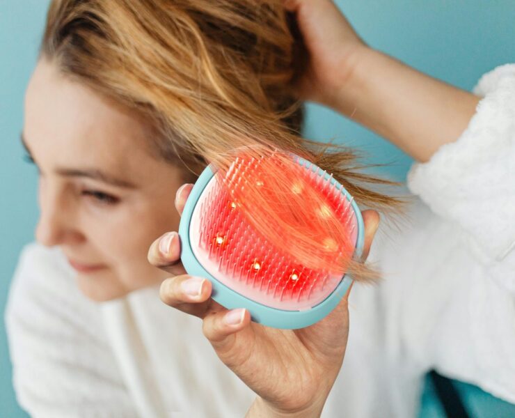 FLIP™ play advanced LED light hairbrush: prima perie de păr din lume cu tehnologie LED