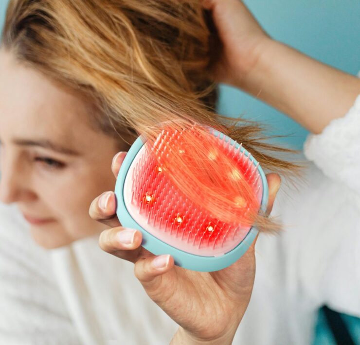 FLIP™ play advanced LED light hairbrush: prima perie de păr din lume cu tehnologie LED