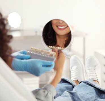 Fațetele dentare: ce sunt și ce pot corecta acestea