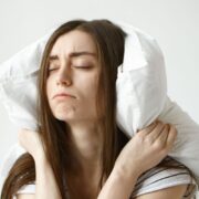 Insomnia: cauze ascunse și soluții simple care încep cu mediul de somn