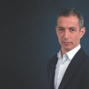 Nu te mai proteja. Consumă-te pentru ce contează.