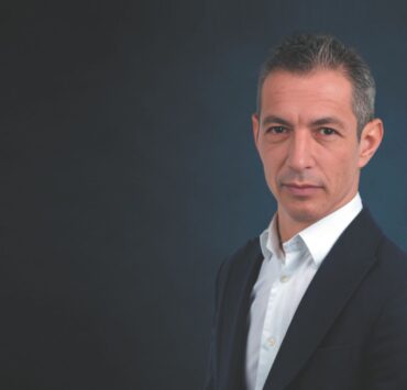 Nu te mai proteja. Consumă-te pentru ce contează.