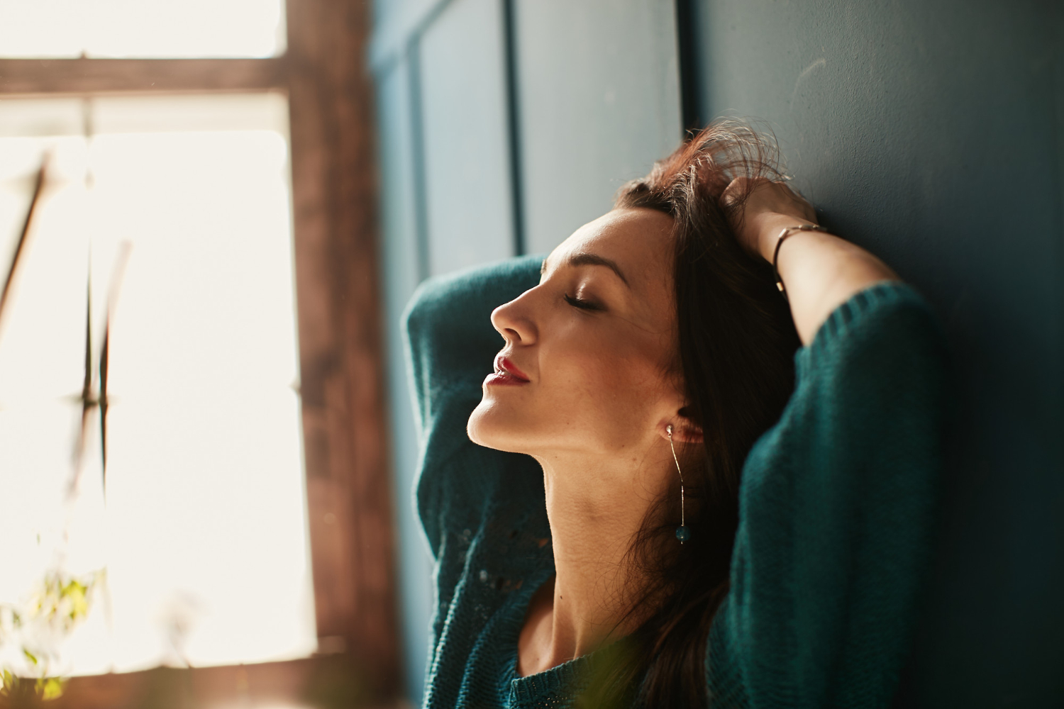 Reîntoarcerea la esență de la femeia care „trebuie” la femeia care „este”