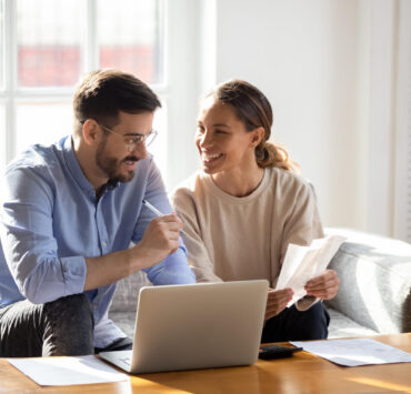 Studiu BCR de Dragobete - tinerii din ziua de azi, moderni la iubire, vulnerabili la buzunar