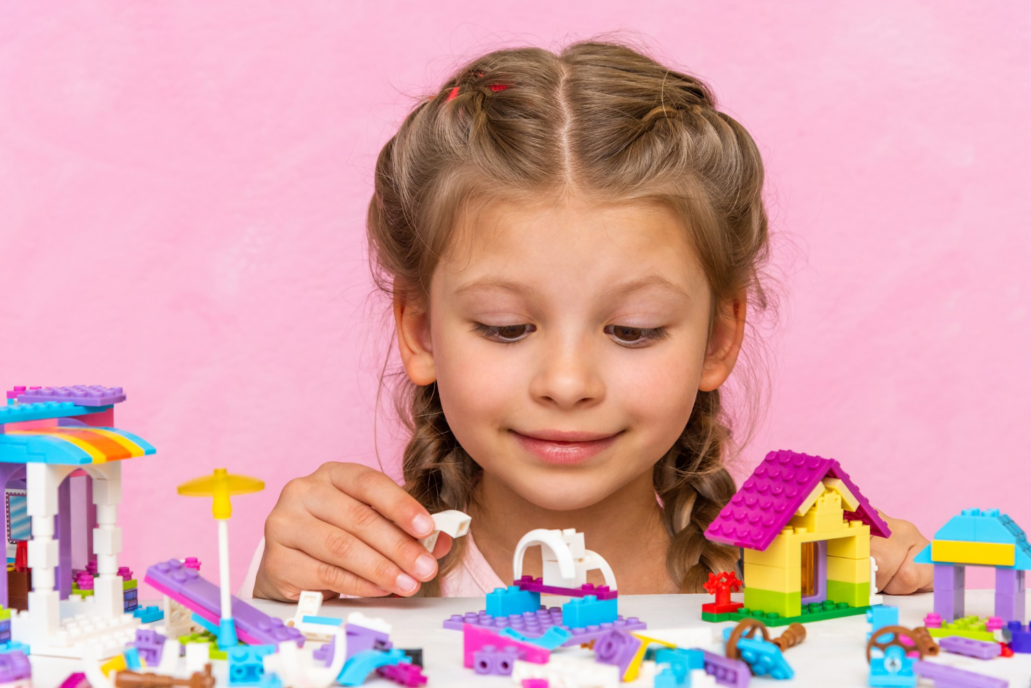 Studiu Grupul LEGO: Copiii sunt predispuși să vorbească despre secretele lor cu un animal de companie