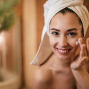 Ten luminos, fără filtre: rutina care lasă pielea să respire primăvara