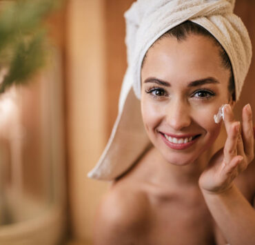 Ten luminos, fără filtre: rutina care lasă pielea să respire primăvara