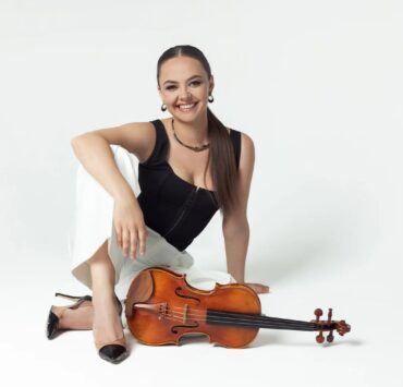 Violonista Alexandra Conunova cântă Haciaturian la Sala Radio