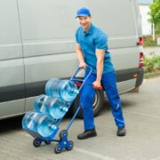 Cum să începi un mic business de distribuție apă și cafea fără spațiu sau angajați?