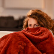 Deficitul de Yang: semne că energia ta este scăzută și corpul simte frigul