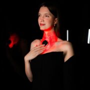 Gatul si decolteul spun povestea pielii tale