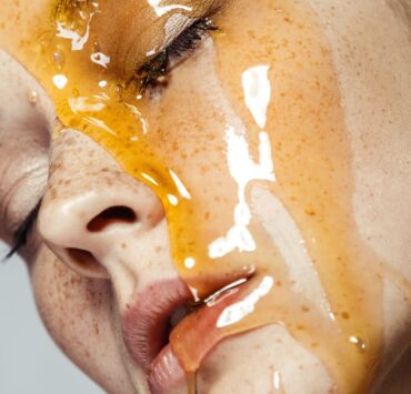 Mai puțin skincare, mai multă știință: noua abordare în tratarea acneei