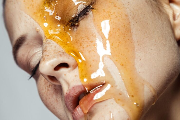 Mai puțin skincare, mai multă știință: noua abordare în tratarea acneei