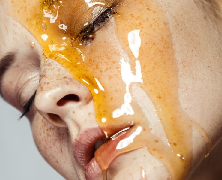 Mai puțin skincare, mai multă știință: noua abordare în tratarea acneei