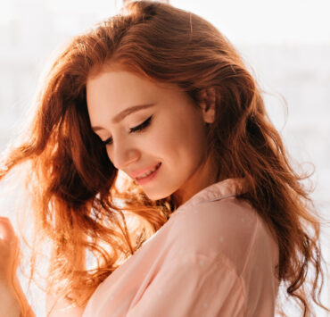 Păr mai plin, mai fresh, mai ușor: secretul e la rădăcină