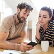 Presiunea socială de a avea copii: când decizia de a deveni părinte vine din obligație