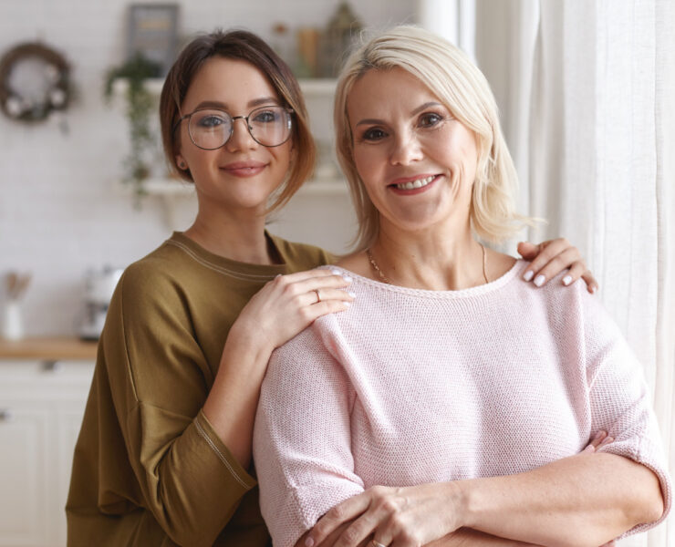 Relația cu mama: cum ne influențează viața și identitatea