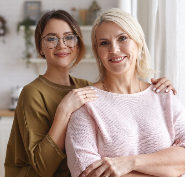 Relația cu mama: cum ne influențează viața și identitatea