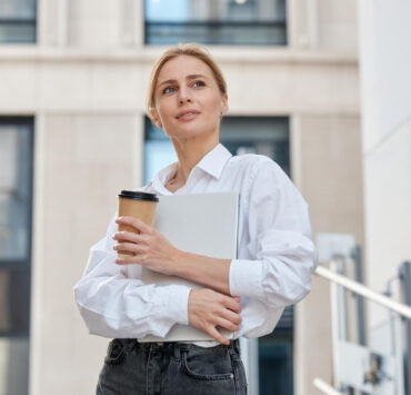 Visul unui job european vine cu un preț: frica de a pierde tot