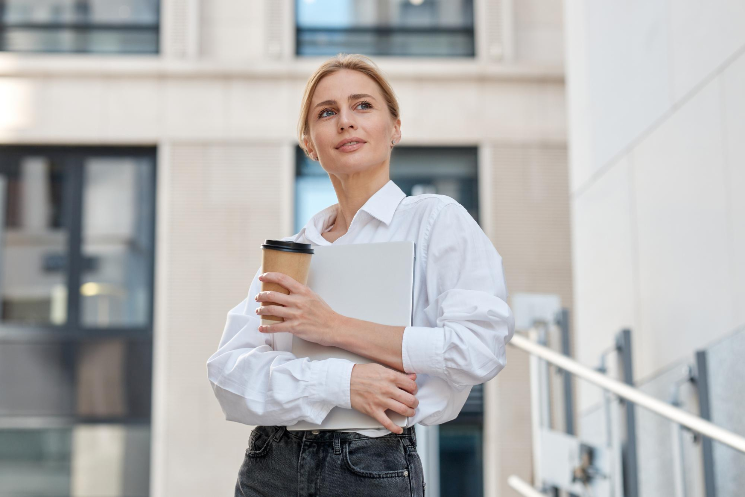 Visul unui job european vine cu un preț: frica de a pierde tot