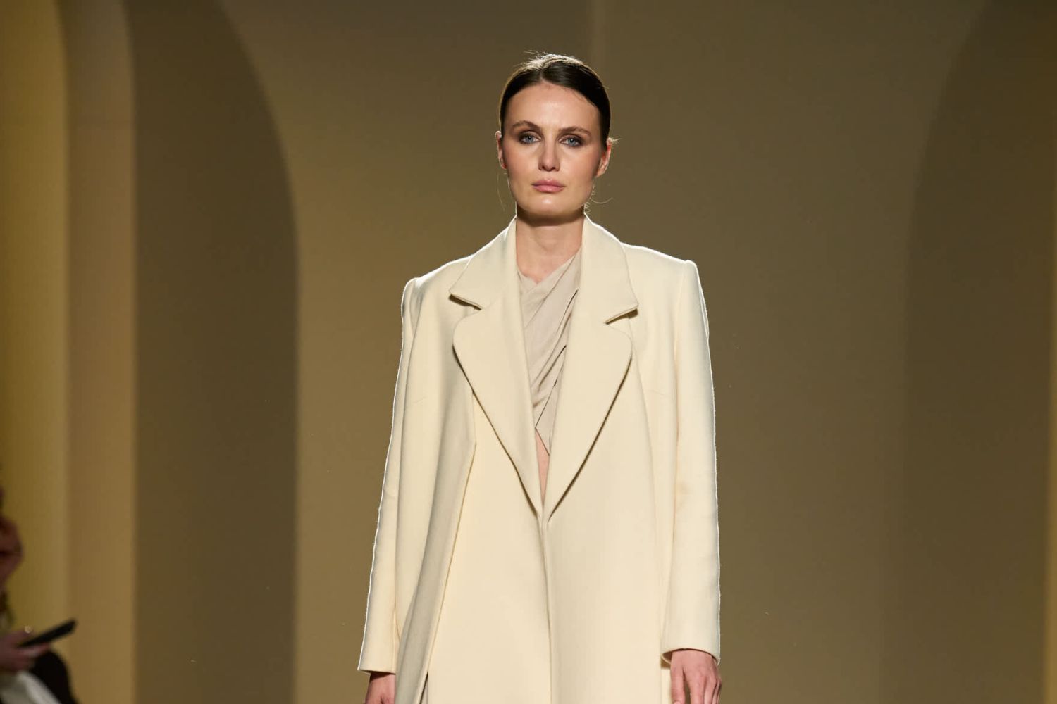 Wizz Air conectează voci emergente ale modei europene la Mercedes-Benz Bucharest Fashion Week