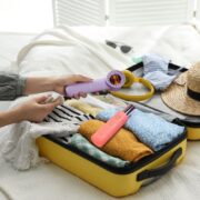 3 lucruri esențiale, o singură geantă: luxul rutinei de frumusețe care călătorește cu tine 11 3 lucruri esențiale, o singură geantă: luxul rutinei de frumusețe care călătorește cu tine