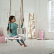 Cum alegi un leagăn pentru copii în funcție de vârstă și greutate?