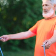 Dacă vreau să mă simt mai energic, ar trebui să iau suplimente și să-mi schimb stilul de viață? O abordare completă pentru rezultate vizibile