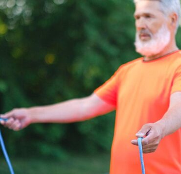 Dacă vreau să mă simt mai energic, ar trebui să iau suplimente și să-mi schimb stilul de viață? O abordare completă pentru rezultate vizibile