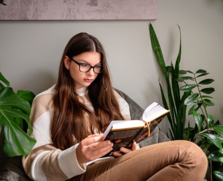 De ce iubim thriller-ele: ce ne atrage la poveștile cu mister și tensiune