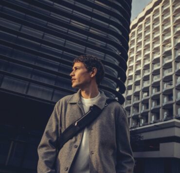 Eleganță stilată pentru călători și pentru cei care prețuiesc mobilitatea – colecția ReTravel de la Reserved