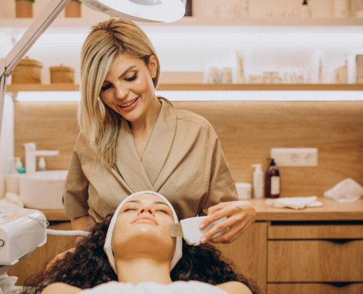 Frumusețea modernă: cum te ajută tratamentele faciale și epilarea definitivă cu laser să ai grijă de tine