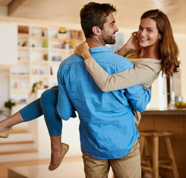 Mutatul împreună: schimbările invizibile care transformă relația de cuplu