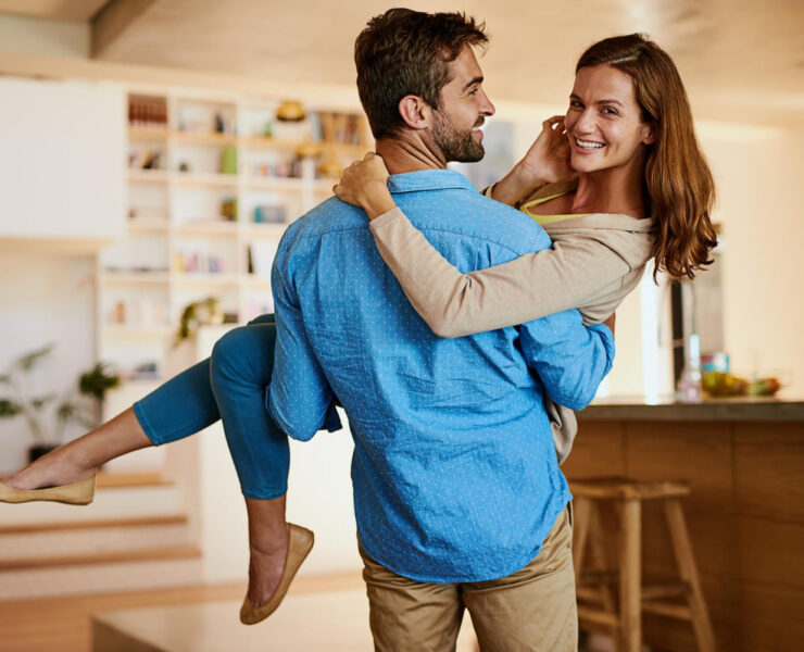 Mutatul împreună: schimbările invizibile care transformă relația de cuplu