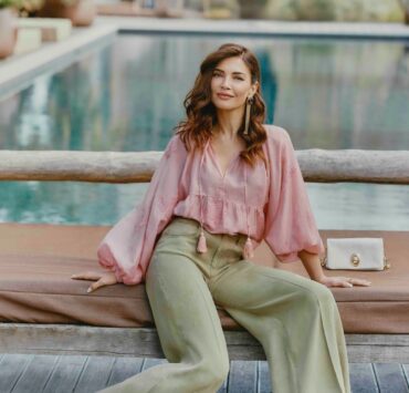 Oltre conturează esența primăverii prin nuanțe luminoase, materiale delicate și siluete fluide