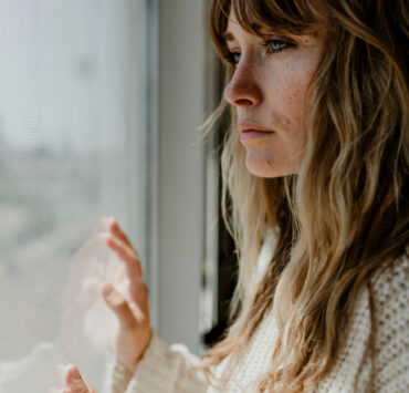 Rana de trădare – când încrederea devine o armă cu două tăișuri