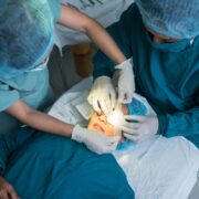 Recuperarea după operația de cataractă: greșeli care pot influența vindecarea