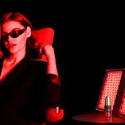 Terapia cu lumina roșie: noul aliat pentru un somn profund și un ten luminos