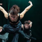 Vanner Collective explorează mecanismele manipulării într-un nou spectacol 11 Vanner Collective explorează mecanismele manipulării într-un nou spectacol